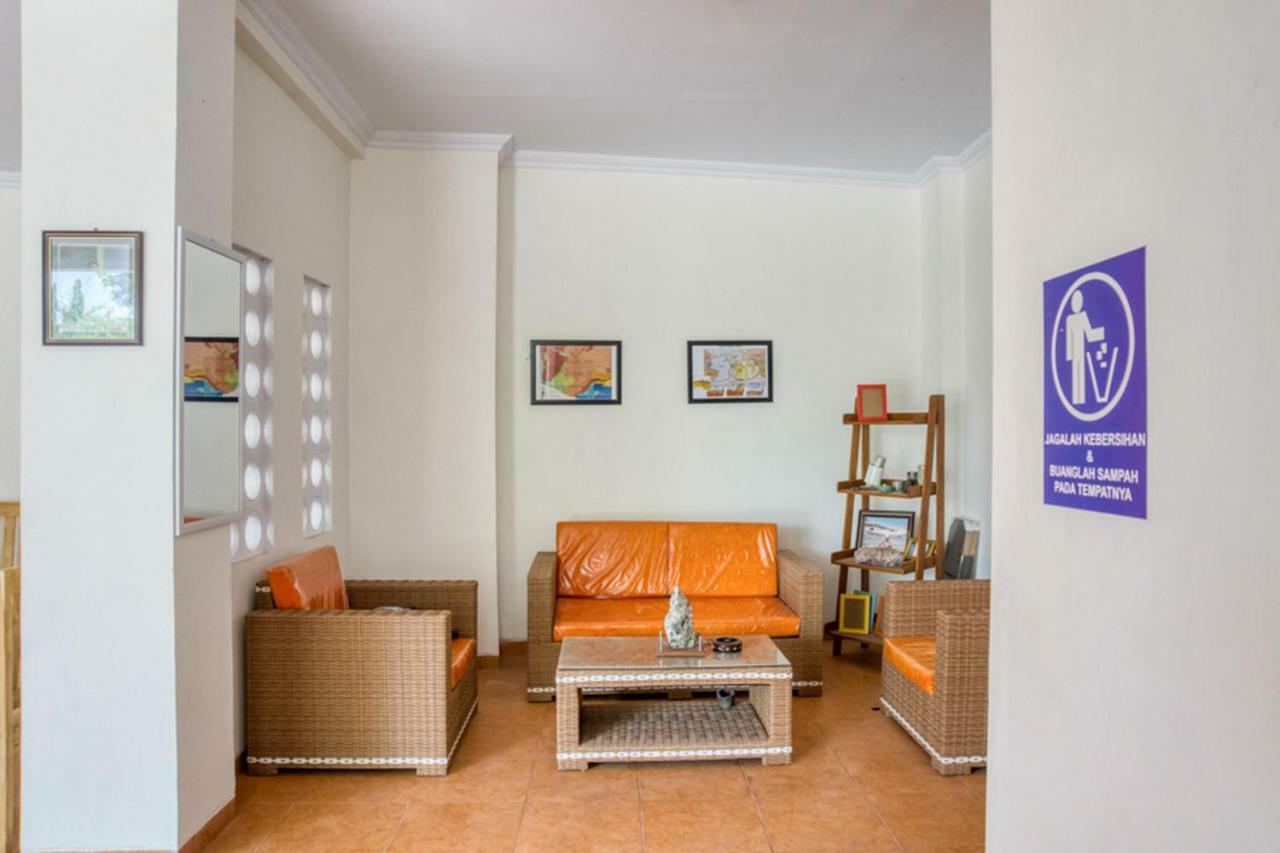 מלון Melati Reddoorz Syariah Near Taman Pelangi Monjali מראה חיצוני תמונה