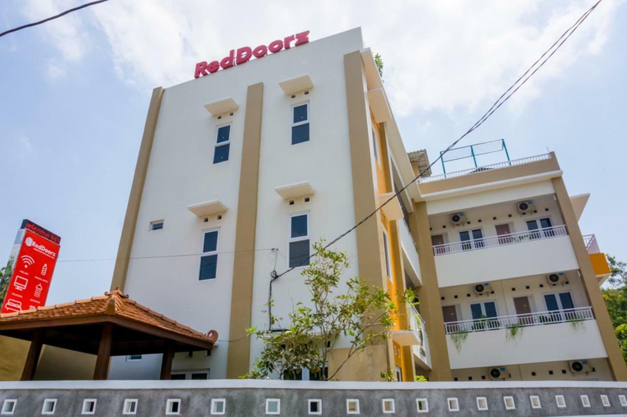 מלון Melati Reddoorz Syariah Near Taman Pelangi Monjali מראה חיצוני תמונה